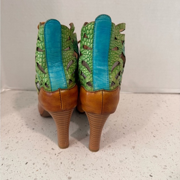 NWOT L'Artiste Osocool closed back high-heel sandal - Picture 3 of 4